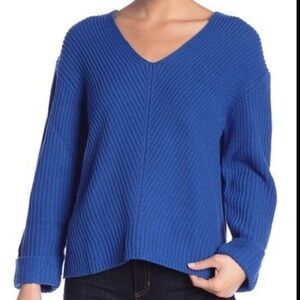 Jessica Simpson Blue V-Neck Ribbed Sweater size M